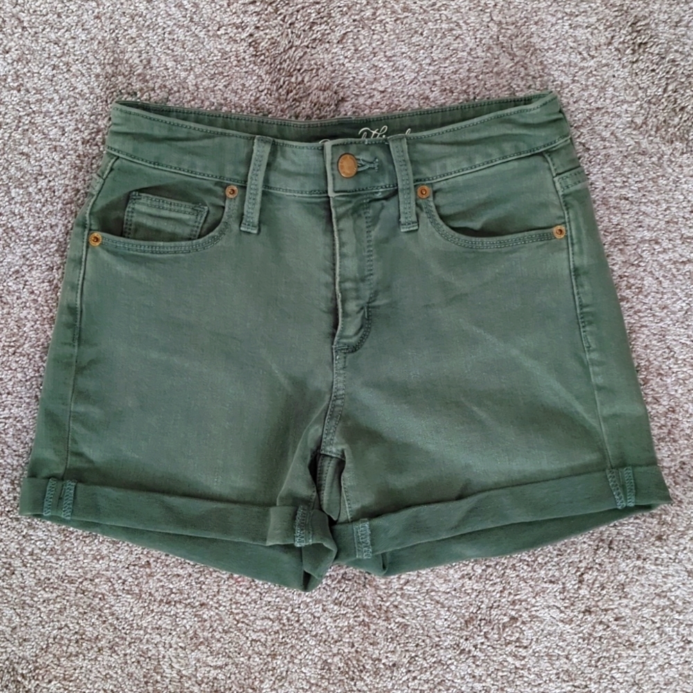Universal Thread High Rise Midi Shorts Green Size 0/25
